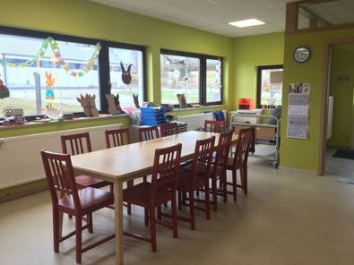 Innenraum außerschule Betreuung Amel andere Ansicht Esstisch